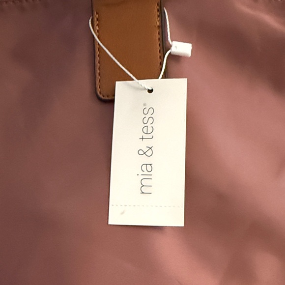 Mia & Tess - Nylon Tote and Cross Body Bag in Dusty Rose - Picture 2 of 12